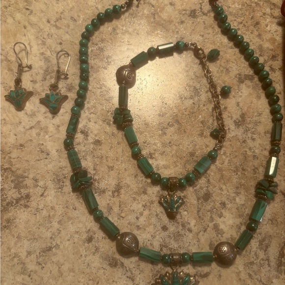 Jewelry Set - Picture 2 of 3
